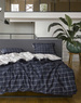 Pościel z satyny bawełnianej granatowo - biała, poszewka dekoracyjna, pościel w kratę, Essenza